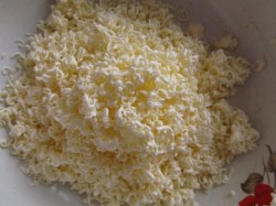 Яблочно-банановый пирог на сметане со штрейзелем - шаг 2 Яблочно-банановый пирог на сметане со штрейзелем - шаг 2