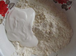 Яблочно-банановый пирог на сметане со штрейзелем - шаг 4 Яблочно-банановый пирог на сметане со штрейзелем - шаг 4