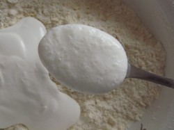 Яблочно-банановый пирог на сметане со штрейзелем - шаг 5 Яблочно-банановый пирог на сметане со штрейзелем - шаг 5