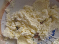 Яблочно-банановый пирог на сметане со штрейзелем - шаг 8 Яблочно-банановый пирог на сметане со штрейзелем - шаг 8