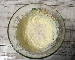 Яблочный пирог со сметанной заливкой - шаг 2 Яблочный пирог со сметанной заливкой - шаг 2