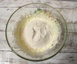 Яблочный пирог со сметанной заливкой - шаг 3 Яблочный пирог со сметанной заливкой - шаг 3