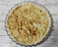 Яблочный пирог со сметанной заливкой - шаг 8 Яблочный пирог со сметанной заливкой - шаг 8