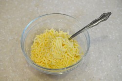 Яйца фаршированные сыром и чесноком - шаг 5