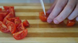 Яичница с беконом и томатами черри - шаг 5 Яичница с беконом и томатами черри - шаг 5