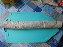 Закуска рулет из лаваша с икрой сельди - шаг 3