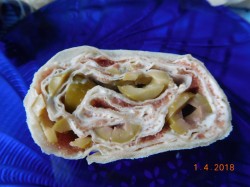 Закуска рулет из лаваша с икрой сельди - шаг 4