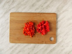 Закусочные кексы с творогом и овощами на Новый год - шаг 4