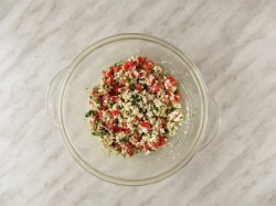 Закусочные кексы с творогом и овощами на Новый год - шаг 7