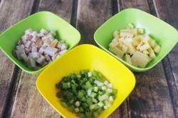 Закусочные маффины с ветчиной и сыром - шаг 1 Закусочные маффины с ветчиной и сыром - шаг 1