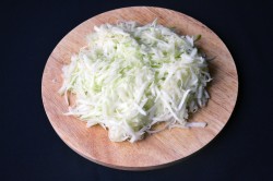 Закусочный кабачковый торт с творогом - шаг 2 Закусочный кабачковый торт с творогом - шаг 2