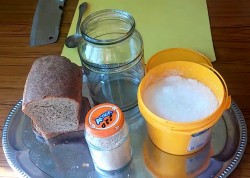 Закваска для кваса на дрожжах - шаг 1 Закваска для кваса на дрожжах - шаг 1