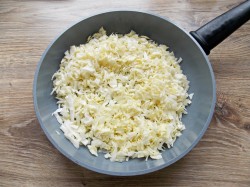 Заливной пирог с капустой и яйцом - шаг 2 Заливной пирог с капустой и яйцом - шаг 2