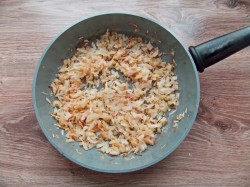 Заливной пирог с капустой и яйцом - шаг 3 Заливной пирог с капустой и яйцом - шаг 3