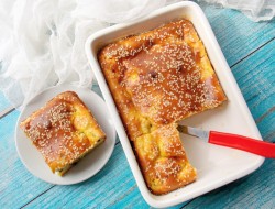 Заливной пирог с яйцом и зеленым луком на кефире - шаг 13