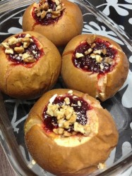 Запеченные яблоки с орехами и джемом - шаг 4