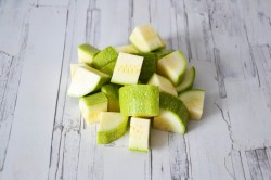 Запеченные овощи в сметане в духовке - шаг 2