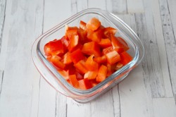 Запеченные овощи в сметане в духовке - шаг 4