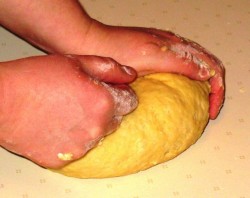 Жареные пирожки с яблоками на сковороде - шаг 5 Жареные пирожки с яблоками на сковороде - шаг 5