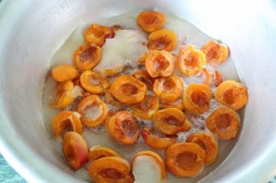 Варенье из абрикосов без косточек с миндалем - шаг 3 Варенье из абрикосов без косточек с миндалем - шаг 3