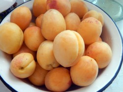 Абрикосовый компот из абрикосов на 3 литровую банку на зиму - шаг 1 Абрикосовый компот из абрикосов на 3 литровую банку на зиму - шаг 1