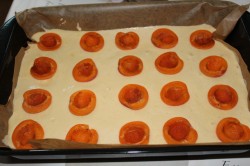 Абрикосовый пирог на молоке - шаг 4 Абрикосовый пирог на молоке - шаг 4