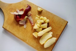 Аджика из яблок и перца - шаг 2