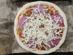 Американская пицца на толстом тесте - шаг 10