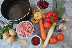 Азиатский суп с фрикадельками лапшой и фасолью - шаг 1 Азиатский суп с фрикадельками лапшой и фасолью - шаг 1