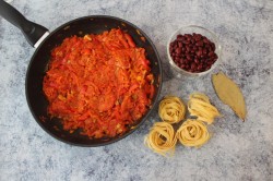 Азиатский суп с фрикадельками лапшой и фасолью - шаг 9 Азиатский суп с фрикадельками лапшой и фасолью - шаг 9