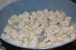 Азу из филе индейки с маринованными огурцами - шаг 7