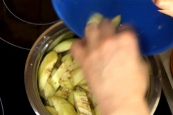 Баклажаны маринованные с чесноком и зеленью - шаг 3 Баклажаны маринованные с чесноком и зеленью - шаг 3