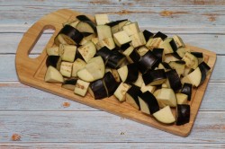 Баклажаны по-китайски в крахмале - шаг 1 Баклажаны по-китайски в крахмале - шаг 1