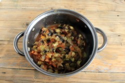 Баклажаны с фасолью на зиму - шаг 9