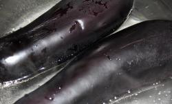 Баклажаны фаршированные овощами укропом и чесноком - шаг 2 Баклажаны фаршированные овощами укропом и чесноком - шаг 2