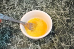 Баклажаны в кляре жареные на сковороде - шаг 3 Баклажаны в кляре жареные на сковороде - шаг 3