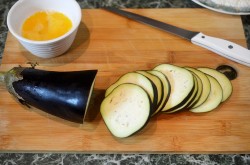 Баклажаны в кляре жареные на сковороде - шаг 4 Баклажаны в кляре жареные на сковороде - шаг 4