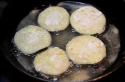 Баклажаны в кляре жареные на сковороде - шаг 7 Баклажаны в кляре жареные на сковороде - шаг 7