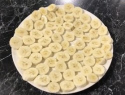 Банановое Мороженое с Клубникой, без сахара и сливок. - шаг 1 Банановое Мороженое с Клубникой, без сахара и сливок. - шаг 1