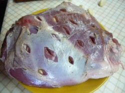 Баранья нога запеченная в духовке в фольге - шаг 2