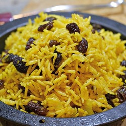 Рис басмати с изюмом и пряностями по-индийски