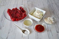 Бефстроганов со сметаной на сковороде - шаг 1