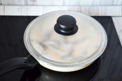 Бефстроганов со сметаной на сковороде - шаг 8