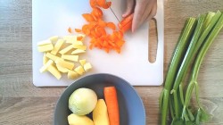 Бельгийский куриный суп Гентский Ватерзой - шаг 2 Бельгийский куриный суп Гентский Ватерзой - шаг 2