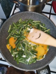 Яйца со стручковой фасолью. - шаг 4