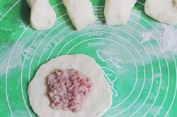 Беляши с мясом в духовке - шаг 6