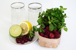 Безалкогольный мохито с малиной - шаг 1 Безалкогольный мохито с малиной - шаг 1