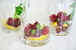 Безалкогольный мохито с малиной - шаг 7 Безалкогольный мохито с малиной - шаг 7