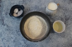 Тесто на кефире как пух без дрожжей - шаг 1 Тесто на кефире как пух без дрожжей - шаг 1