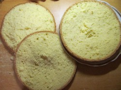 Бисквитный торт с киви и бананом - шаг 12